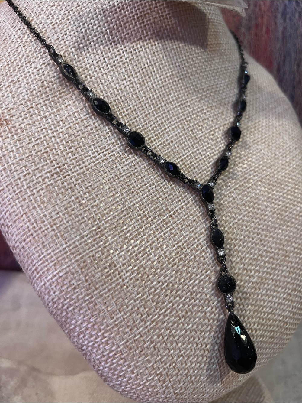 Avon Vtg Black Teardrop Y-Style Necklace